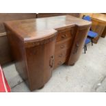 AN OAK SIDEBOARD WITH TWO DOORS AND FOUR DRAWERS