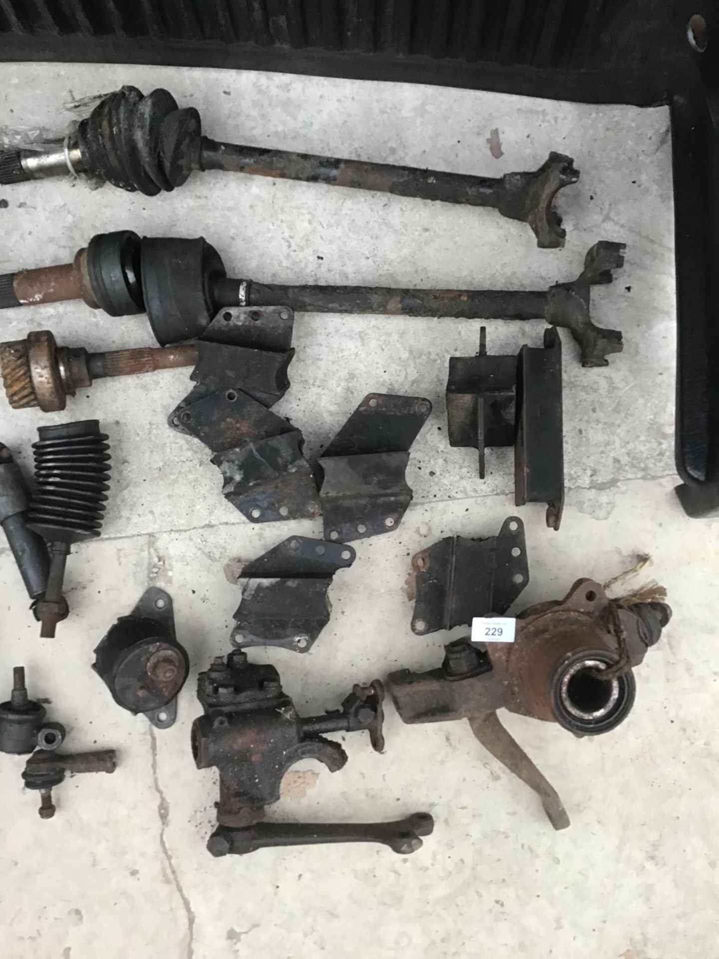 VARIOUS CAR PARTS - BELIEVED MOSTLY BMC PARTS - Image 2 of 3