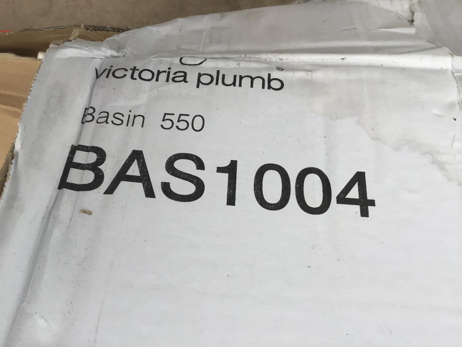 AN AS NEW AND BOXED WHITE VICTORIA PLUMB WASH BASIN 550 BAS1004 - Image 2 of 2