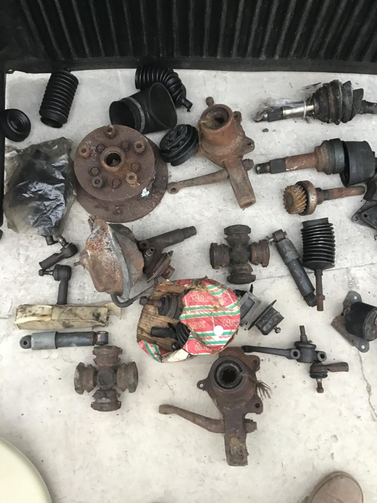 VARIOUS CAR PARTS - BELIEVED MOSTLY BMC PARTS - Image 3 of 3