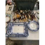 A MIXED COLLECTION OF EPNS VINTAGE FLATWARE, BLUE AND WHITE SET OF MEAT PLATES ETC