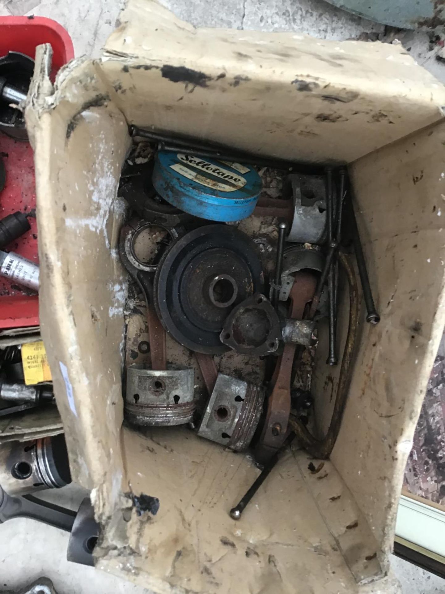 VARIOUS CAR PARTS TO INCLUDE PISTONS ETC - Image 2 of 3