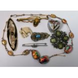 A BOX OF ASSORTED COSTUME JEWELLERY, BROOCHES, BOY SCOUTS BADGE ETC