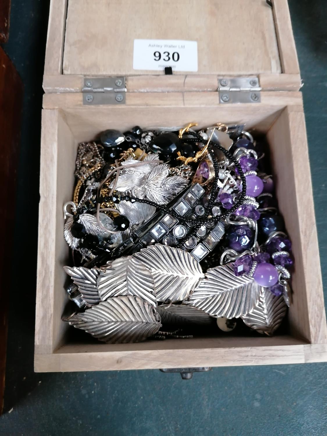 A BOX OF ASSORTED WHITE METAL JEWELLERY