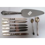 A MIXED LOT OF SILVER HANDLED ITEMS - CAKE SLICE, SET OF SIX KNIVES AND TWO SILVER COFFEE SPOONS