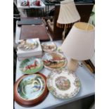 ASSORTED CERAMIC CABINET PATES AND TWO LAMPS