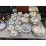 A MIXED GROUP OF CERAMICS, CROWN DUCAL ETC