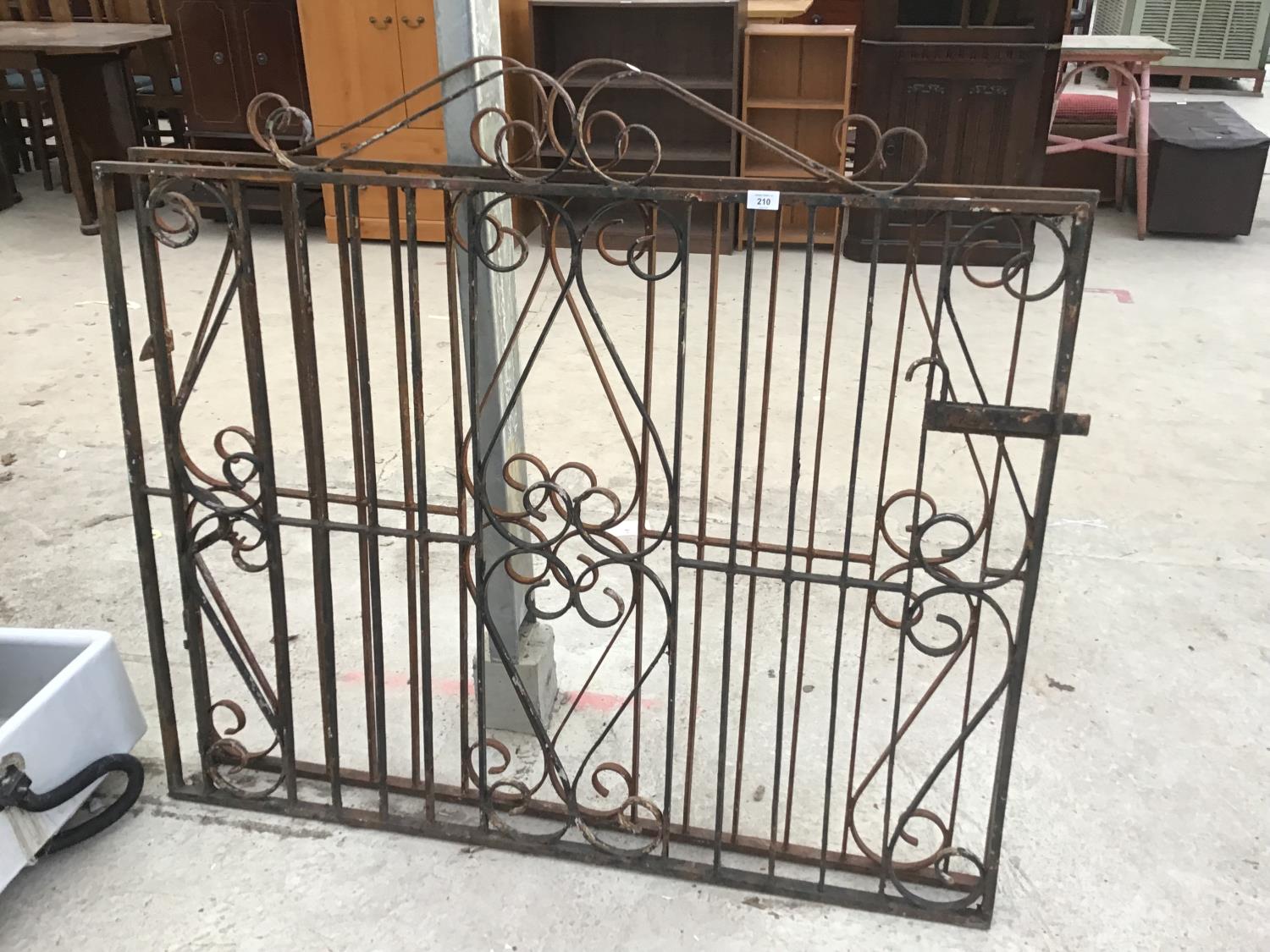 A PAIR OF ORNATE WROUGHT IRON GATES EACH GATE 128CM X 112CM TO HIGHEST POINT