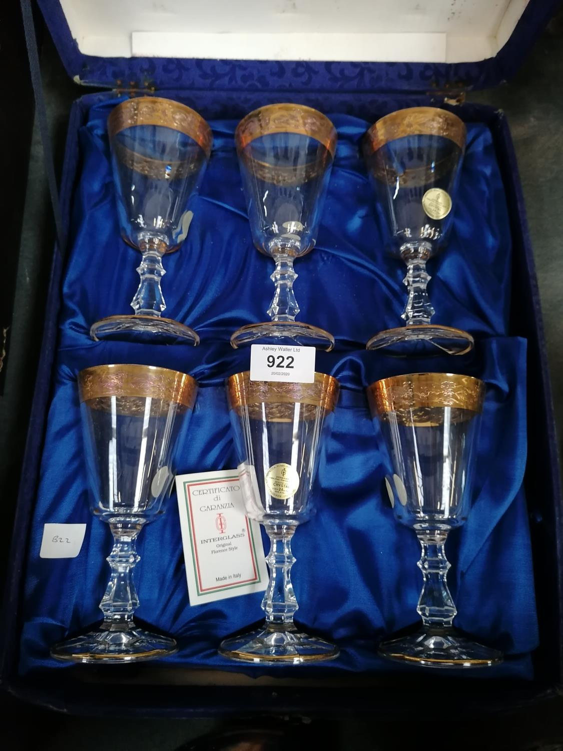 A BOXED SET OF SIX ITALIAN DRINKING GLASSES WITH 24KT GOLD LEAF DESIGN