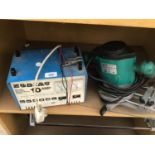 A ZODIAC 10 AMP BATTERY CHARGER AND ABLACKSPUR 1200W ELECTRIC ROUTER IN WORKING ORDER