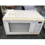 A PANASONIC MICROWAVE IN WORKING ORDER