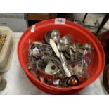 A TUB OF WHITE METAL COSTUME JEWELLERY AND OTHER ASSORTED ITEMS