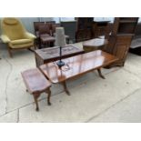 A MAHOGANY DROP END SOFA TABLE, SMALL MAHOGANY DROP LEAF OCCASIONAL TABLE AND A TABLE LAMP