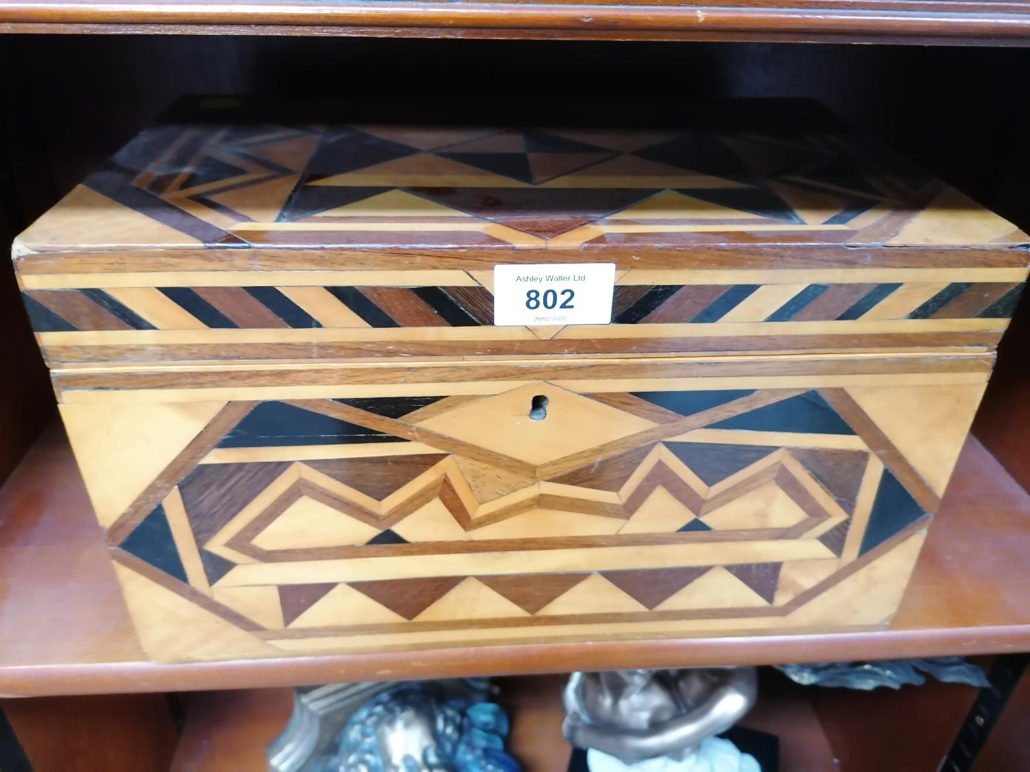 A VINTAGE MARQUETRY DESIGN WOODEN JEWELLERY BOX