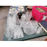 A COLLECTION OF ASSORTED GLASSWARE, DECANTER SET, LEAD CRYSTAL BOWLS AND VASES ETC