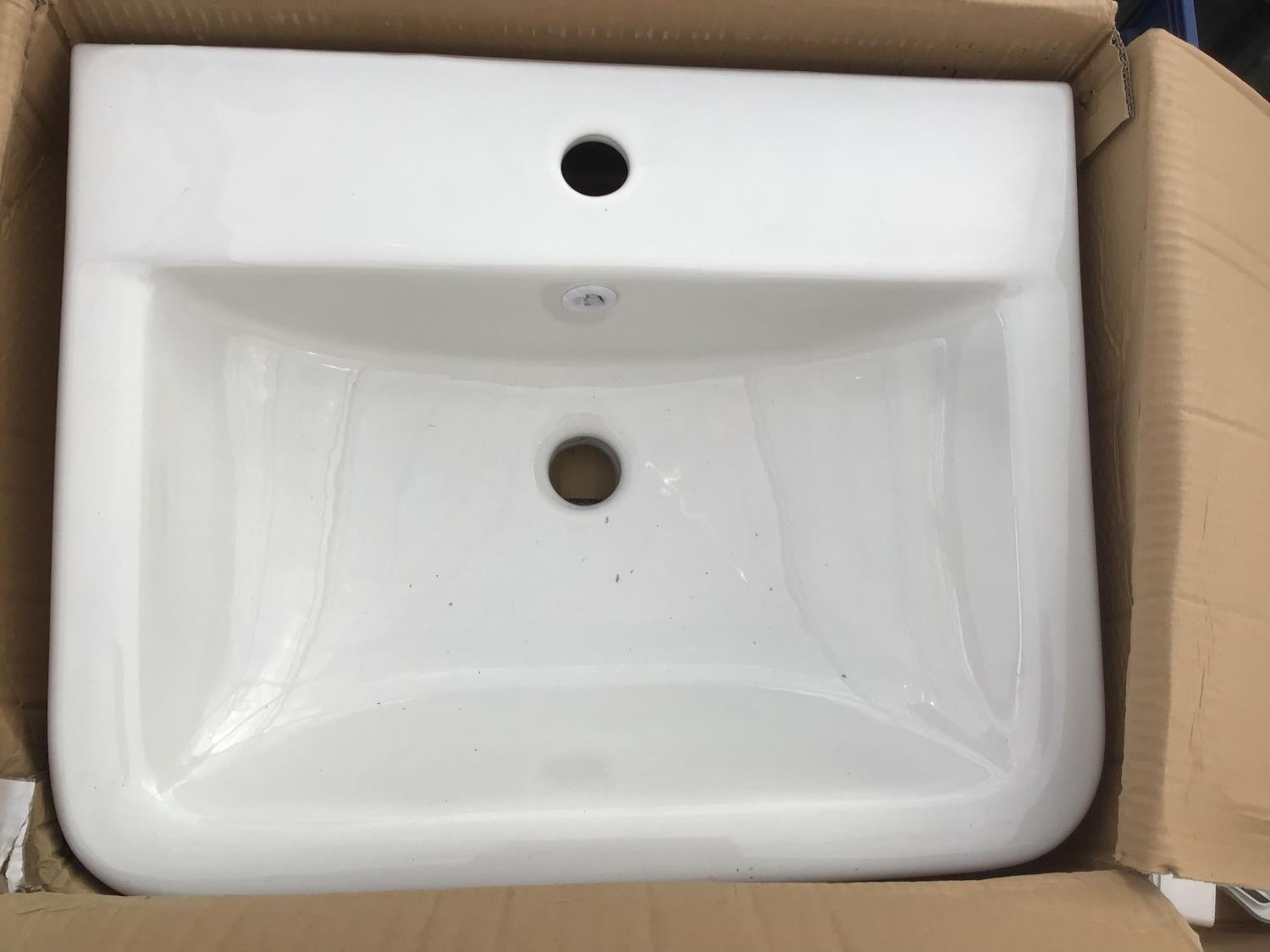 AN AS NEW AND BOXED WHITE VICTORIA PLUMB WASH BASIN 550 BAS1004