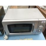 AN IGENIX MICROWAVE IN WORKING ORDER