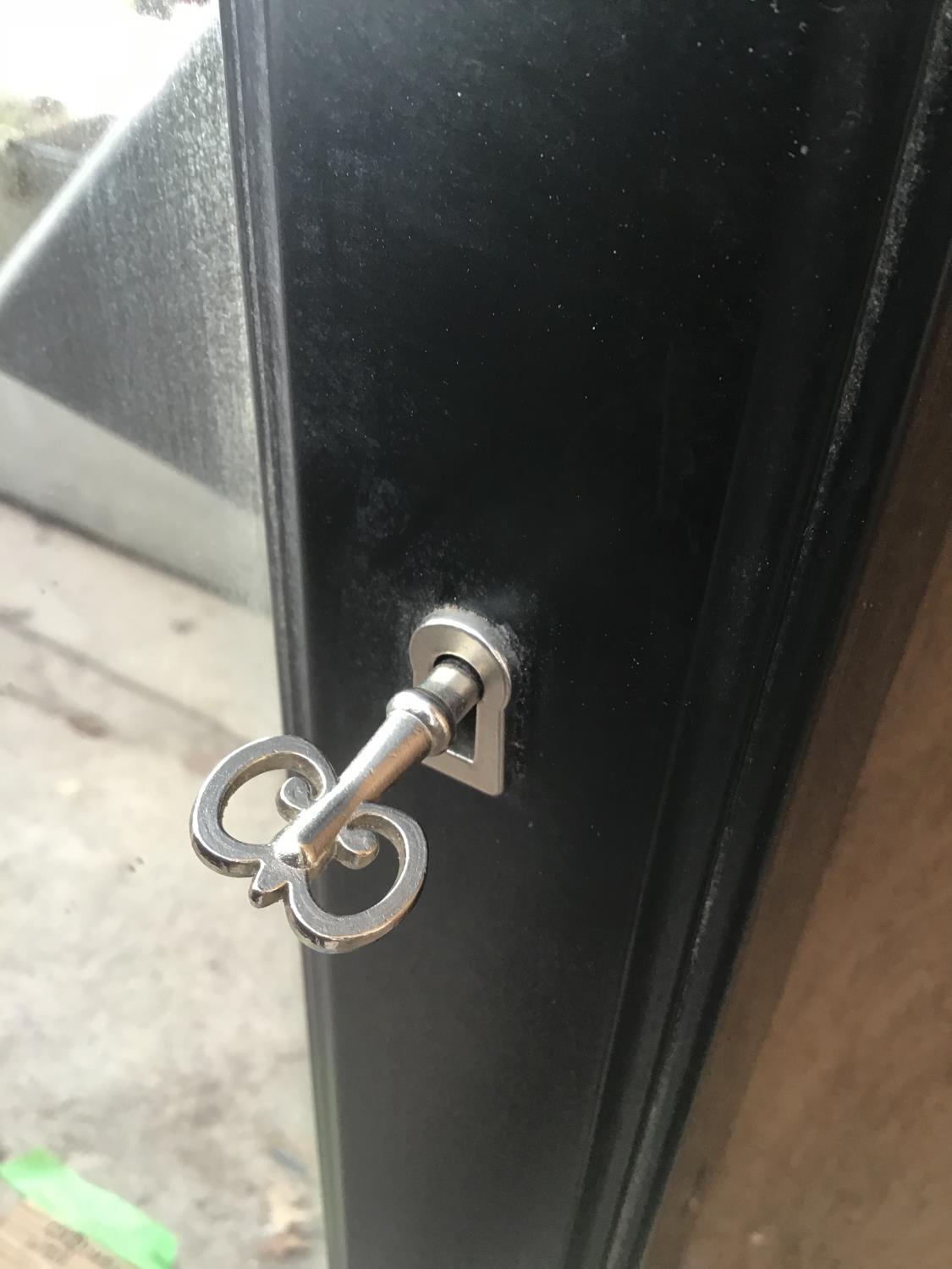 A MIRROR FRONTED TALL KEY/STORAGE CABINET WITH KEY - Image 2 of 3