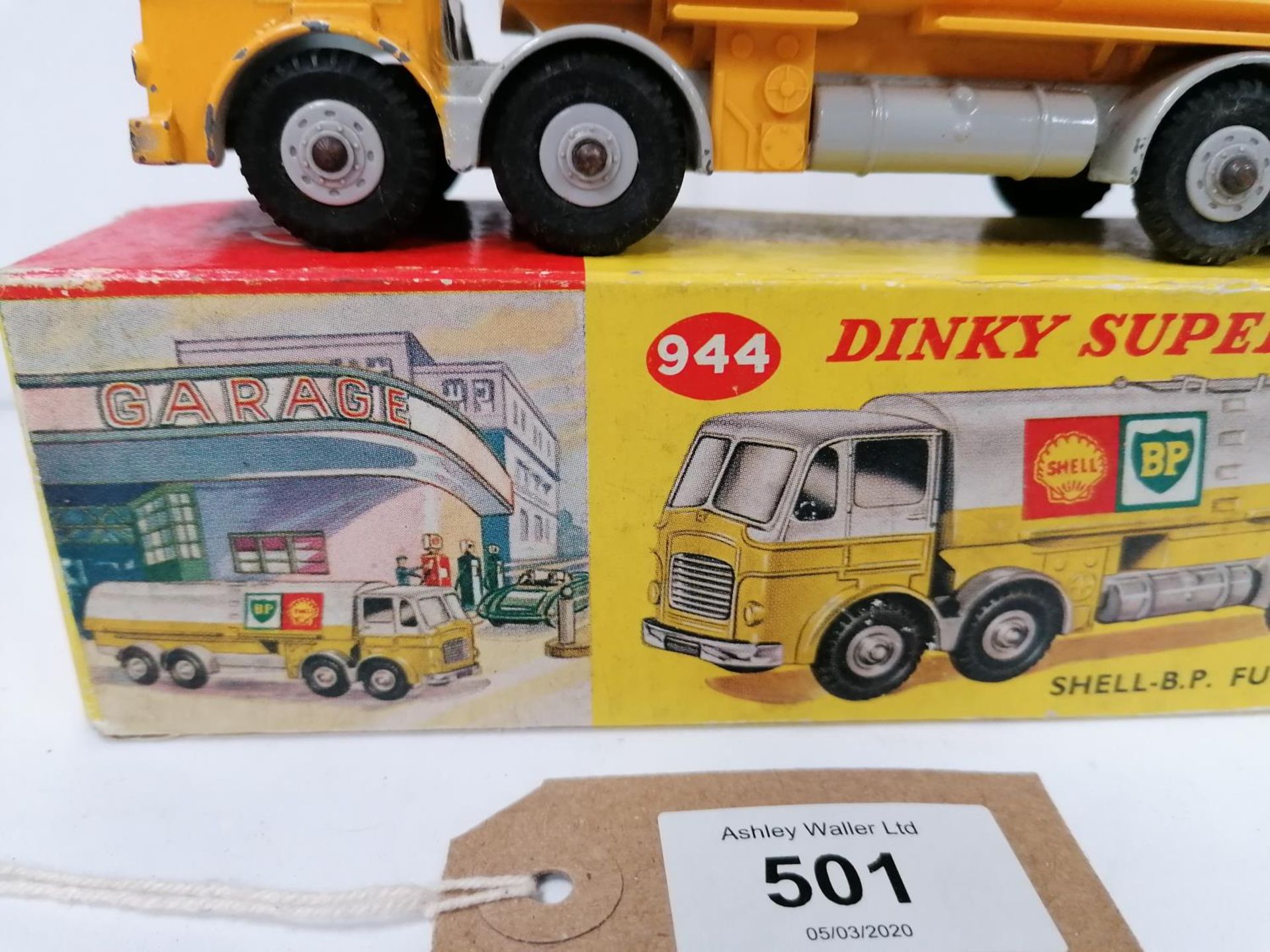 A DINKY SUPERTOYS SHELL BP TANKER IN ORIGINAL BOX - MODEL NUMBER 944 - Image 2 of 5