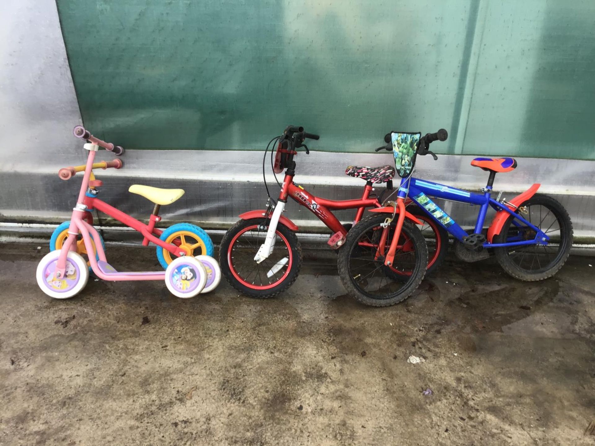 TWO CHILDRENS BIKES TO INCLUDE HULK AND ROBO 14, A DISNEY PRINCESS SCOOTER AND A BALANCE BIKE