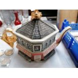 A LARGE CERAMIC ROYAL WINTON QUEEN VIC TEAPOT