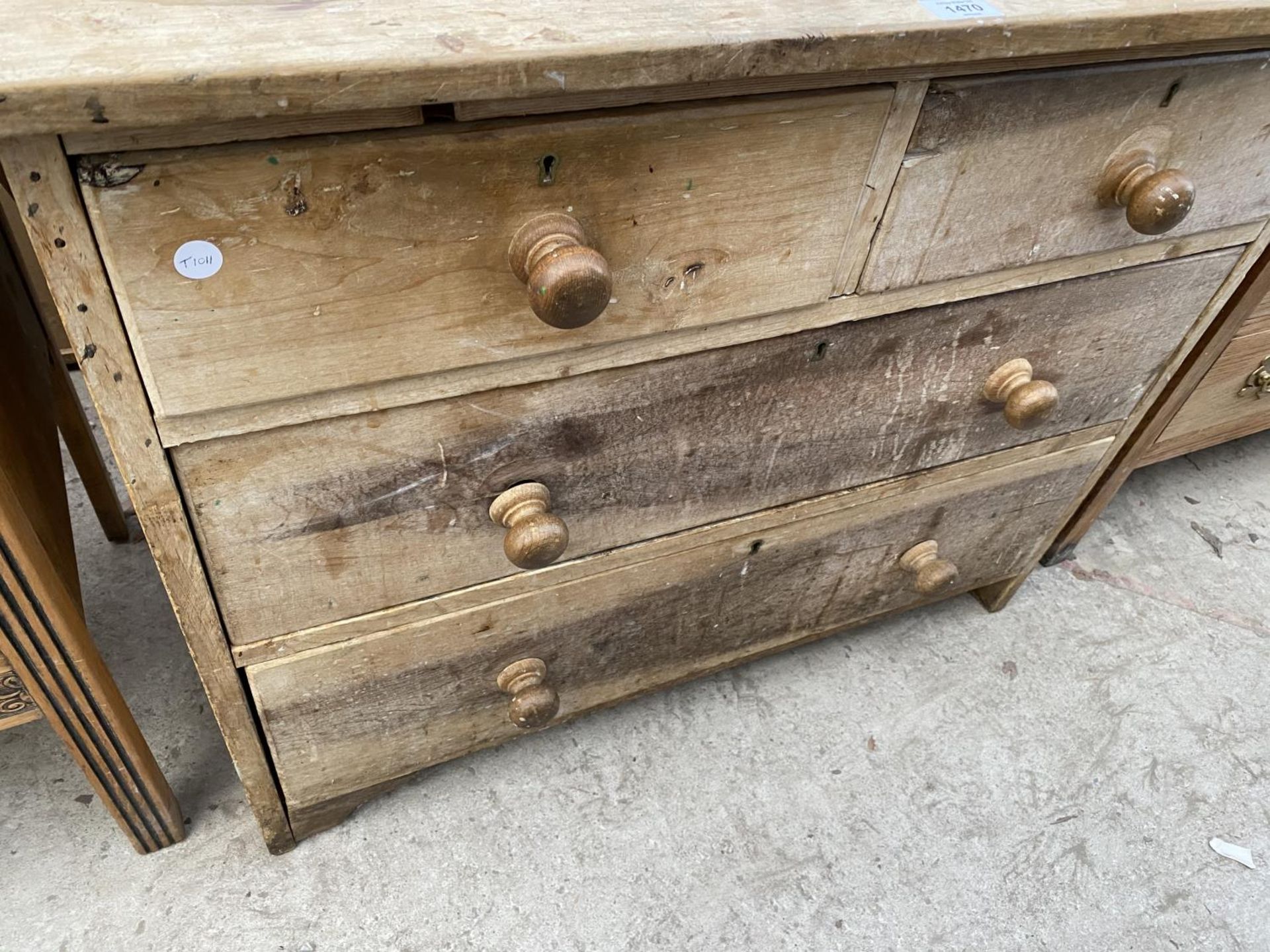 A RUSTIC PINE CHEST OF TWO SHORT AND TWO LONG DRAWERS - Image 3 of 3