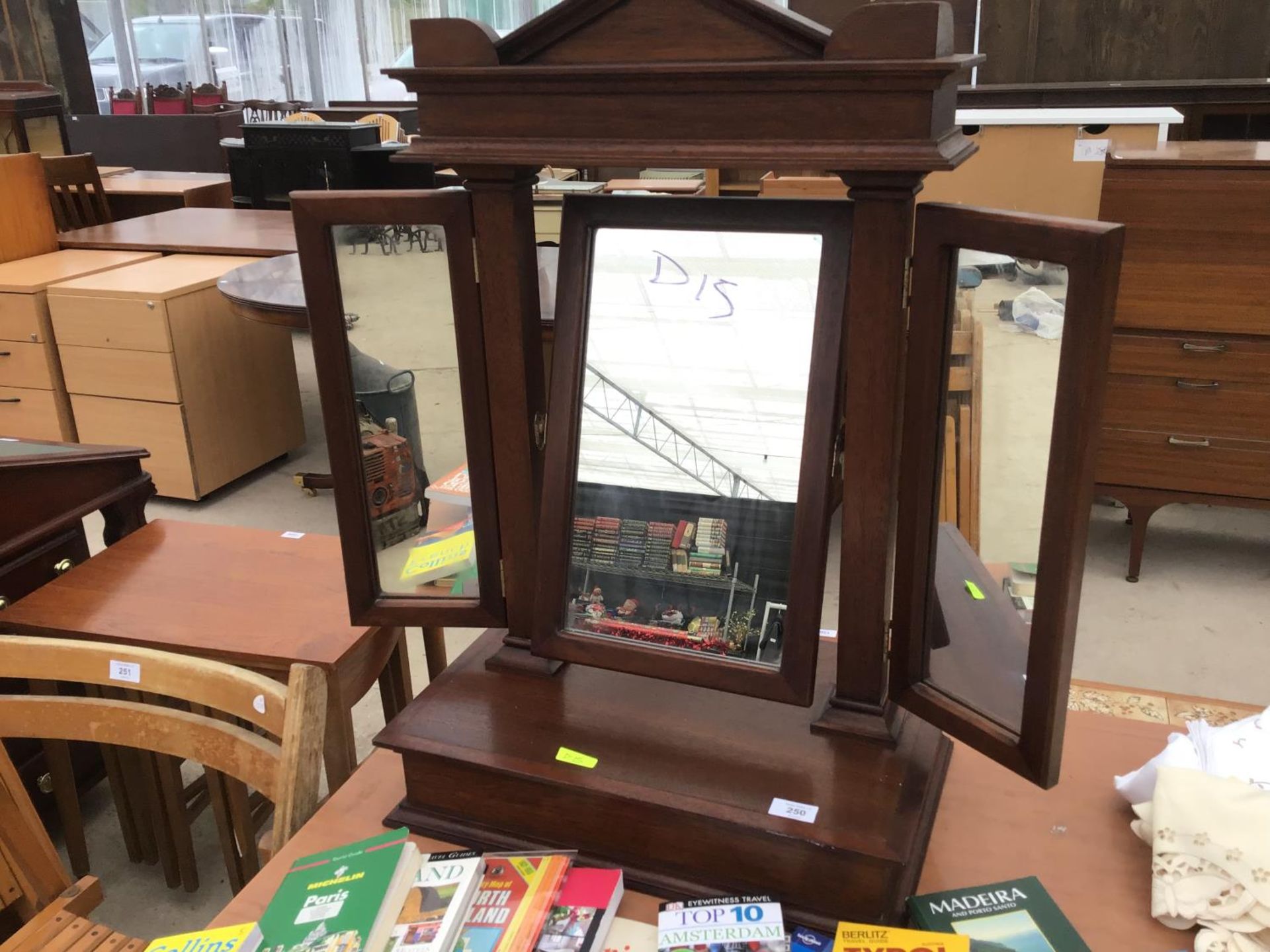 A MAHOGANY THREE SECTION DRESSING TABLE MIRROR