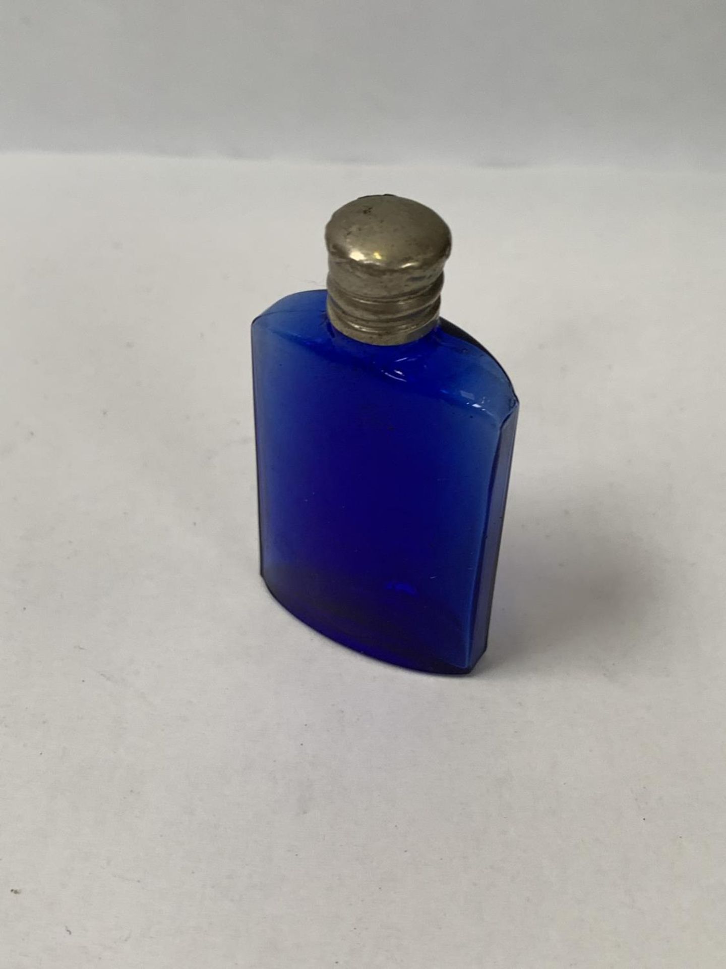 A SMALL BRISTOL BLUE GLASS PERFUME BOTTLE