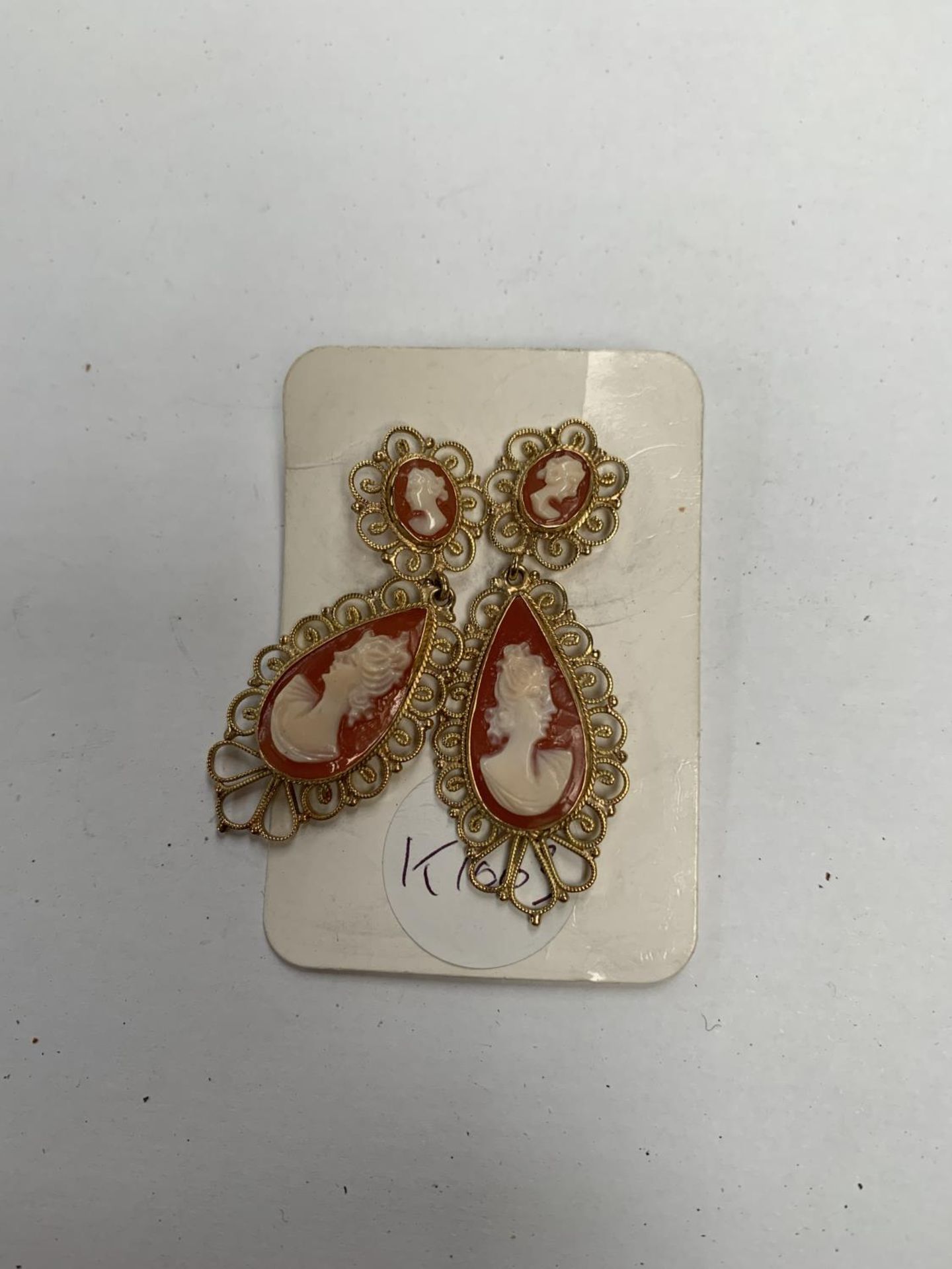 A PAIR OF 9CT YELLOW GOLD CAMEO EARRINGS - Image 2 of 3