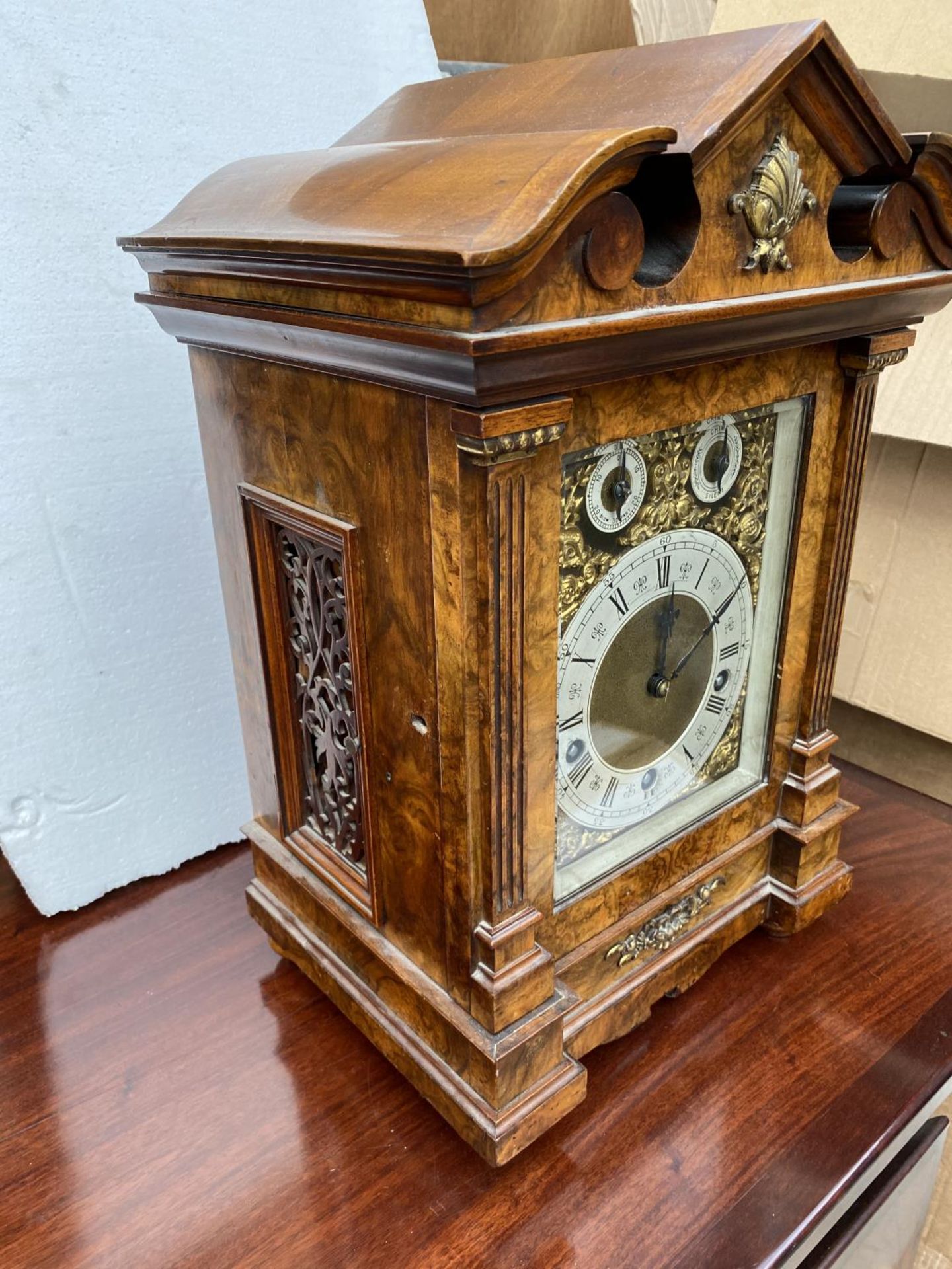 A CIRCA 1890 WALNUT BRACKET CLOCK BY LENZKIRCH, GERMANY, HAVING EIGHT DAY MOVEMENT WITH STRIKING AND - Image 9 of 16