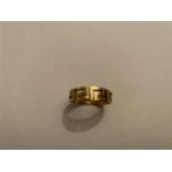 A 14 CARAT YELLOW GOLD GREEK KEY DESIGN BAND RING, WEIGHT 4.8 GRAMS