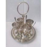 A SILVER PLATED EGG HOLDER WITH FOUR HALLMARKED SILVER SPOONS