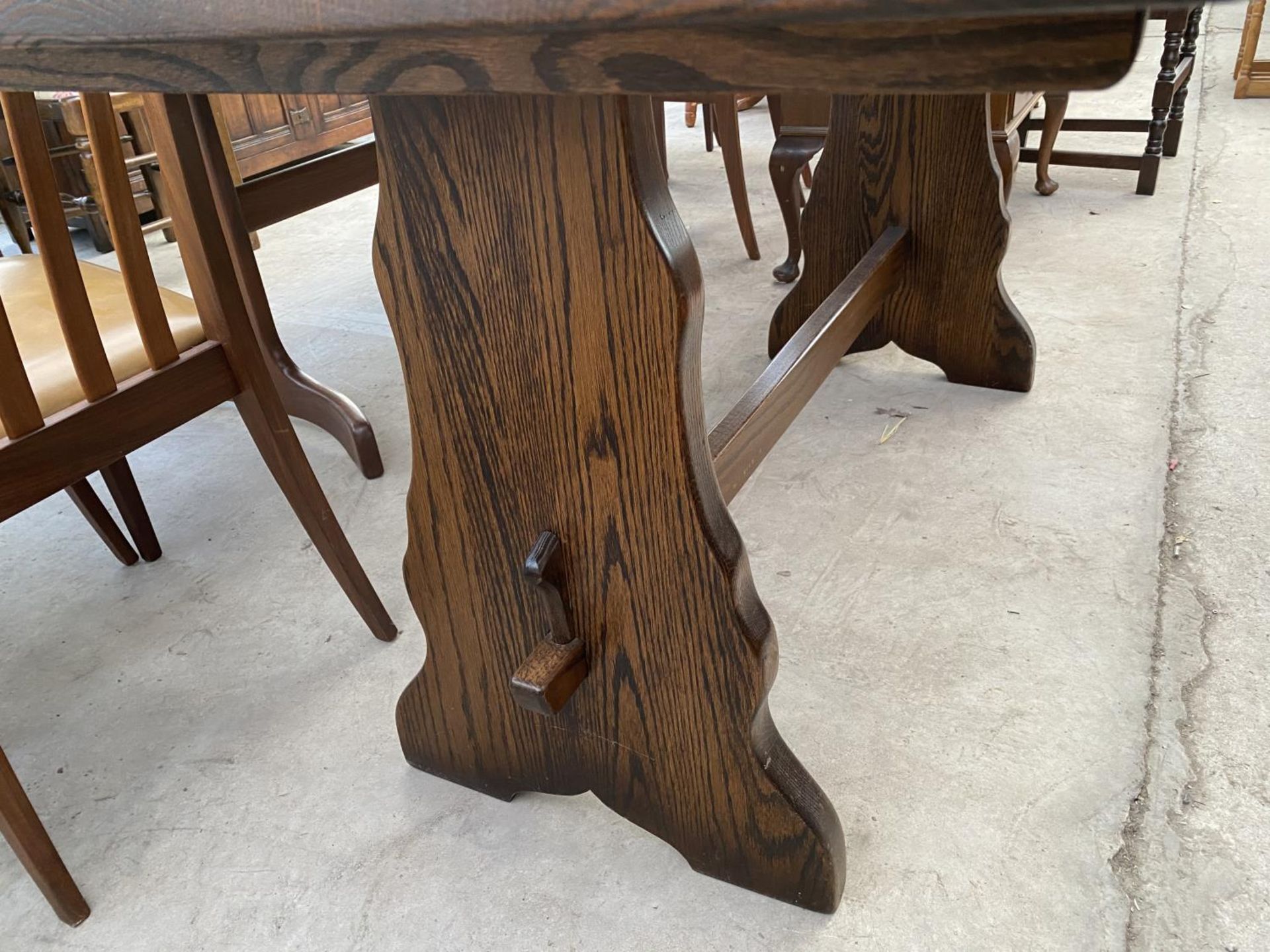 A RECTANGULAR OAK REFECTORY DINING TABLE WITH PEGGED LOWER STRETCHER RAIL - Image 3 of 3