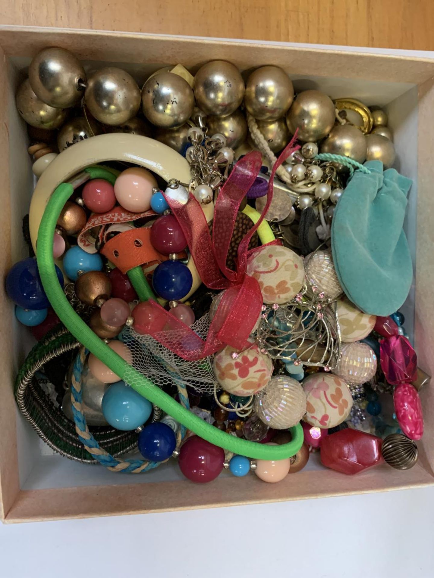 A BOX OF ASSORTED COSTUME JEWELLERY