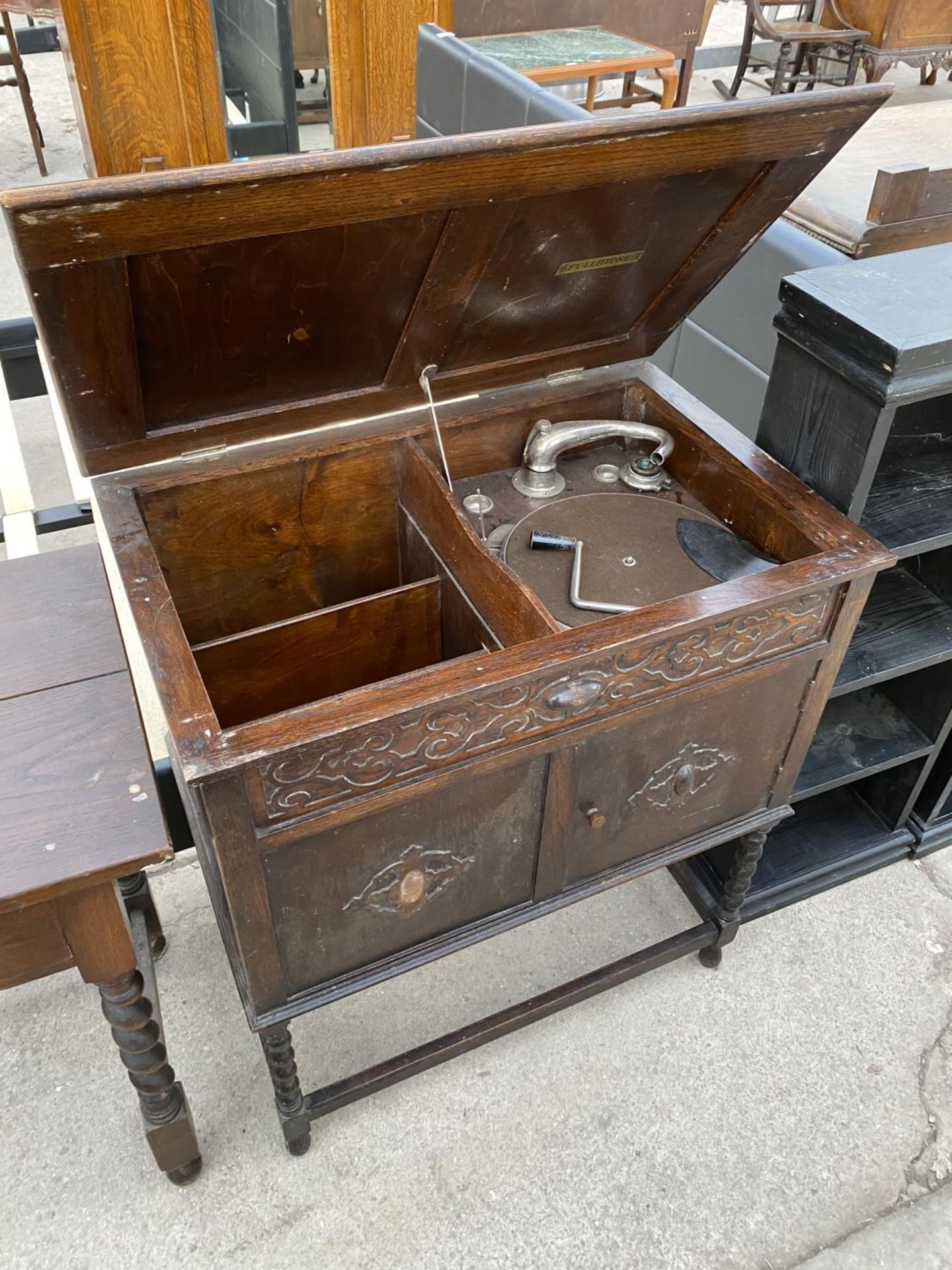 TWO OAK SIDE TABLES ON BARLEY TWIST SUPPORTS AND A VINTAGE OAK GRAMOPHONE CABINET - Image 8 of 10