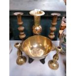 A MIXED GROUP OF BRASS ITEMS, ORIENTAL BOWL ON STAND, CANDLESTICKS ETC