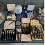 A LARGE COLLECTION OF LOOSE AND BOXED FLATWARE