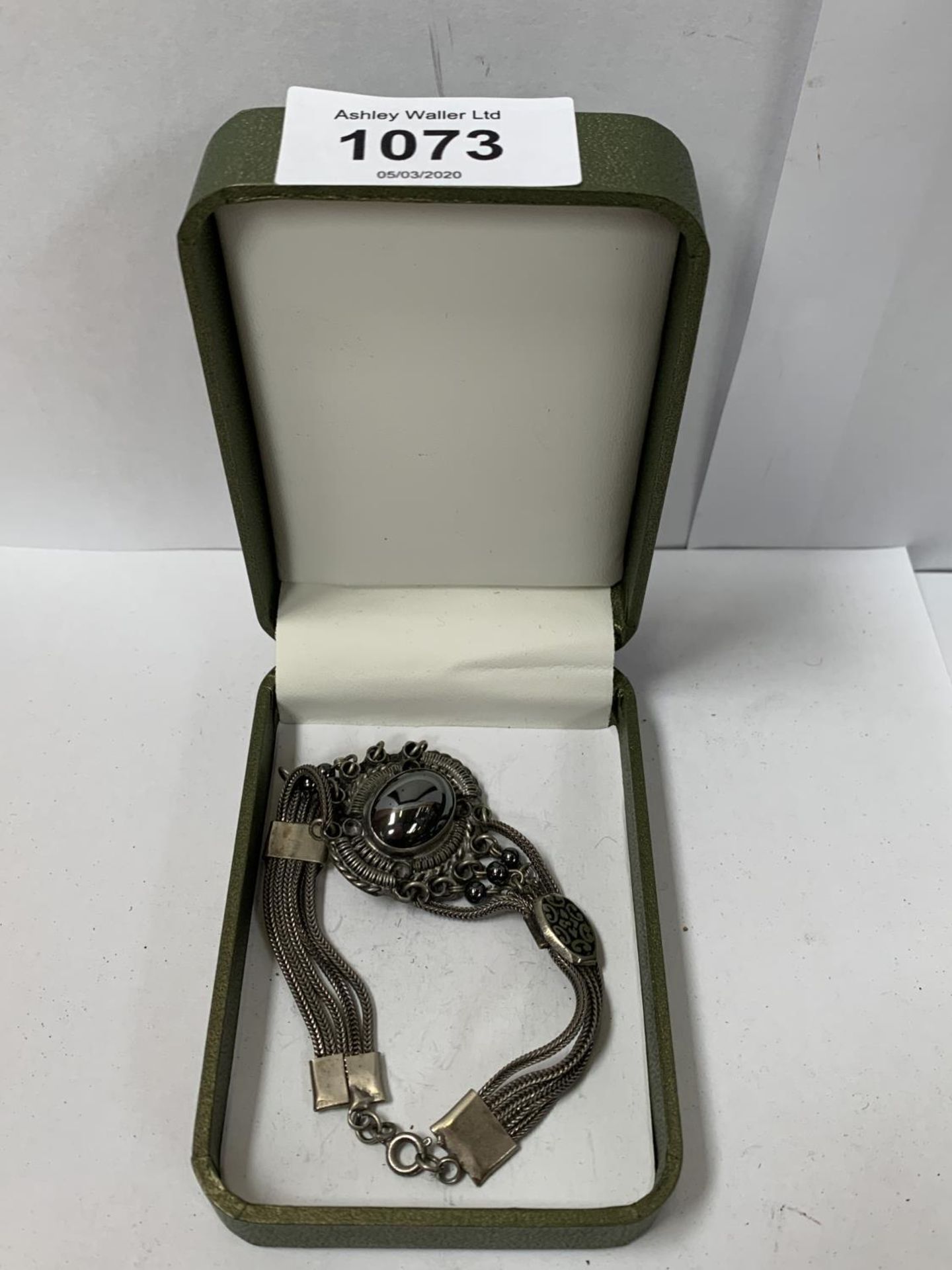 A BOXED SILVER BRACELET