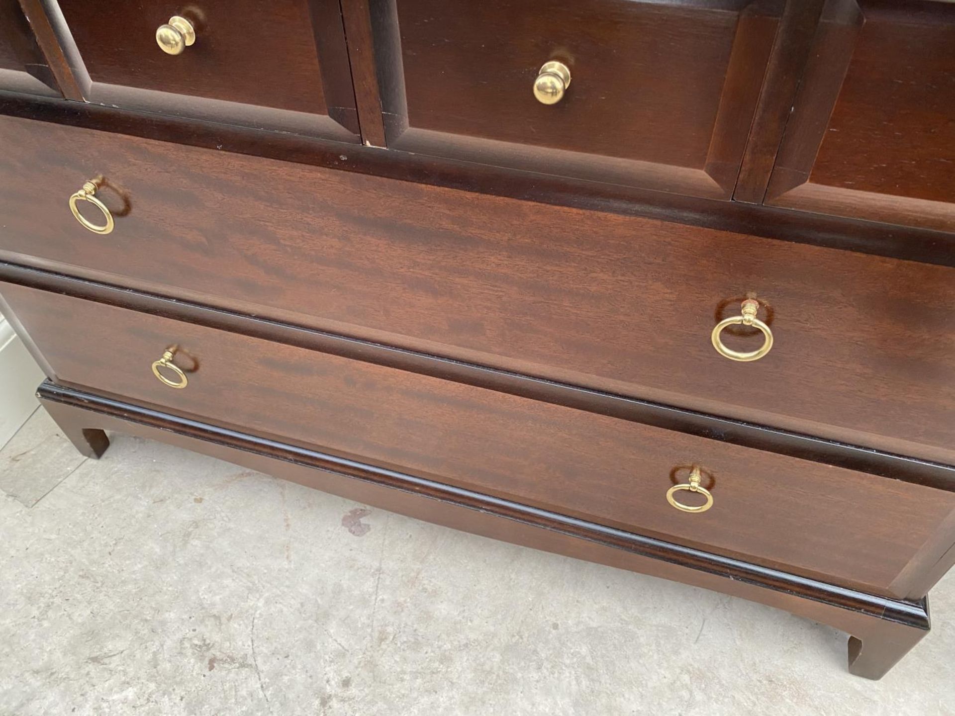 A STAG MINSTREL MAHOGANY CHEST OF FOUR SMALL AND TWO LONG DRAWERS - Image 3 of 3