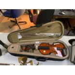 A 1/4 SIZE VIOLIN AND CASE