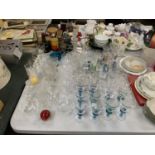 A LARGE COLLECTION OF ASSORTED CUT GLASSWARE TO INCLUDE FIVE BOHEMIAN GLASSES WITH COLOURED STEMS