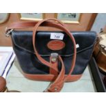 A LADIES FASHION HANDBAG