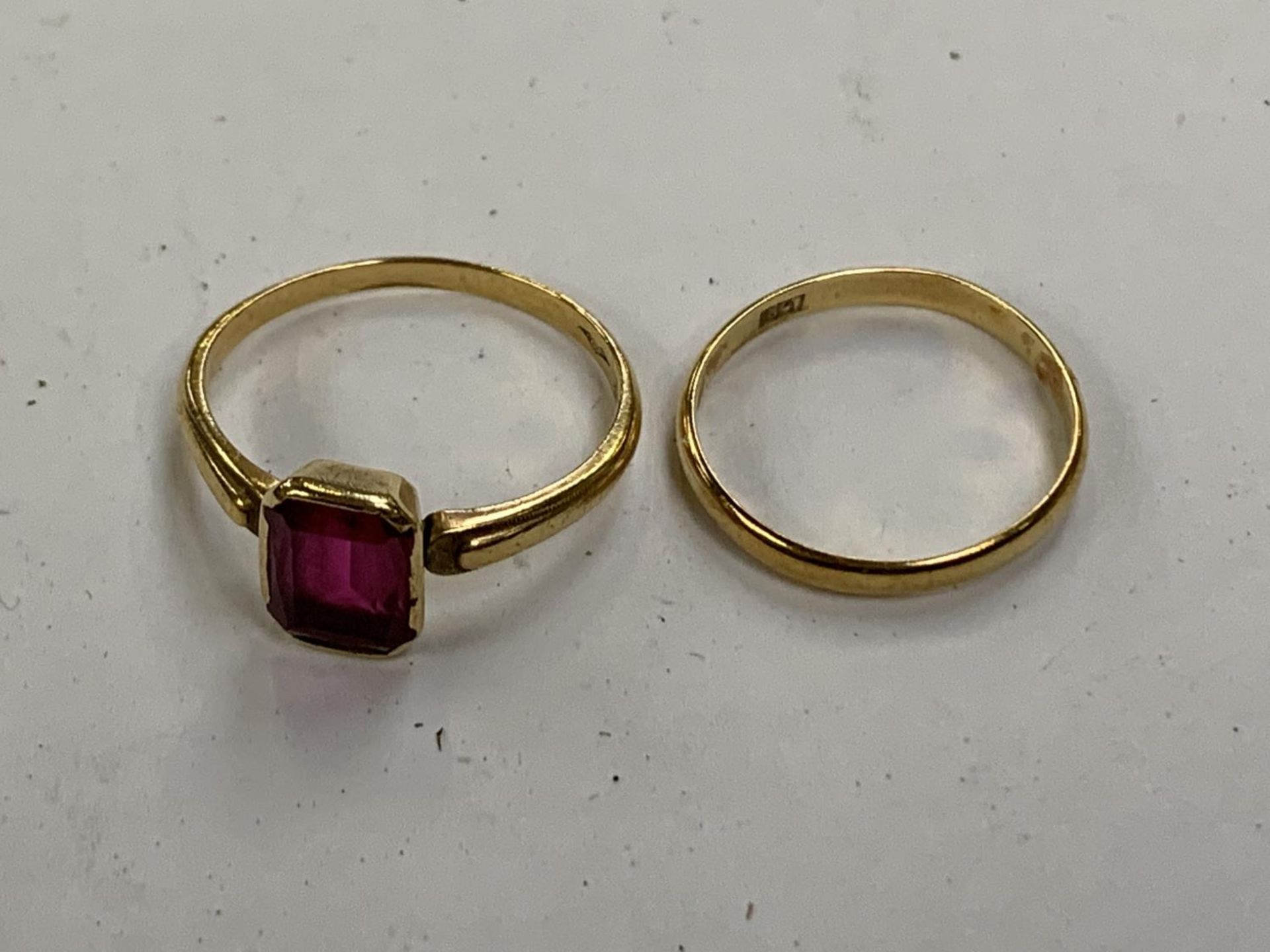 TWO 18CT YELLOW GOLD RINGS TO INCLUDE A RUBY STONE EXAMPLE, TOTAL WEIGHT 4.3 GRAMS