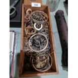 A WOODEN BOX OF ASSORTED COSTUME JEWELLERY
