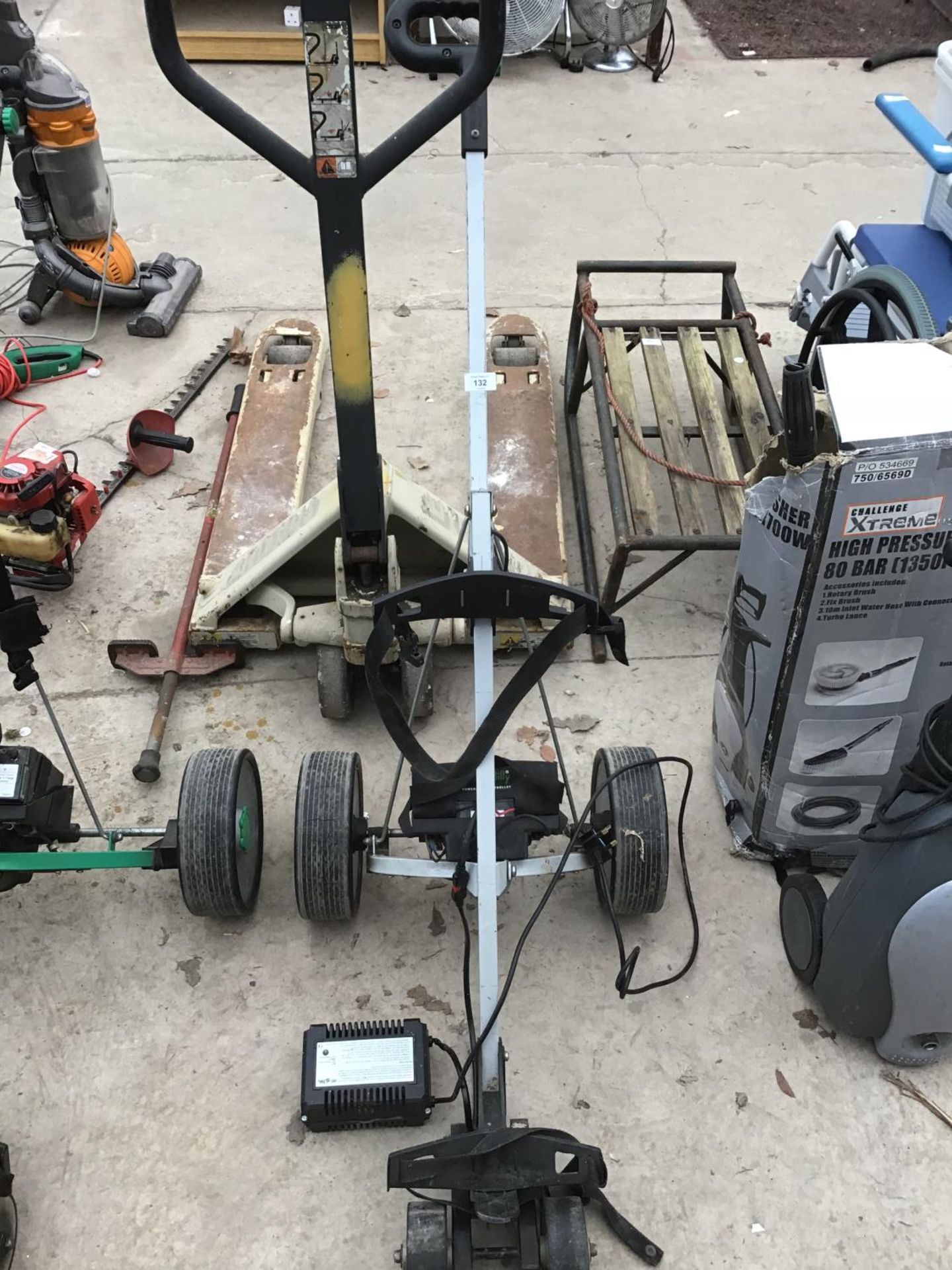 A BATTERY OPERATED HILL BILLY GOLF TROLLEY WITH CHARGER IN WORKING ORDER