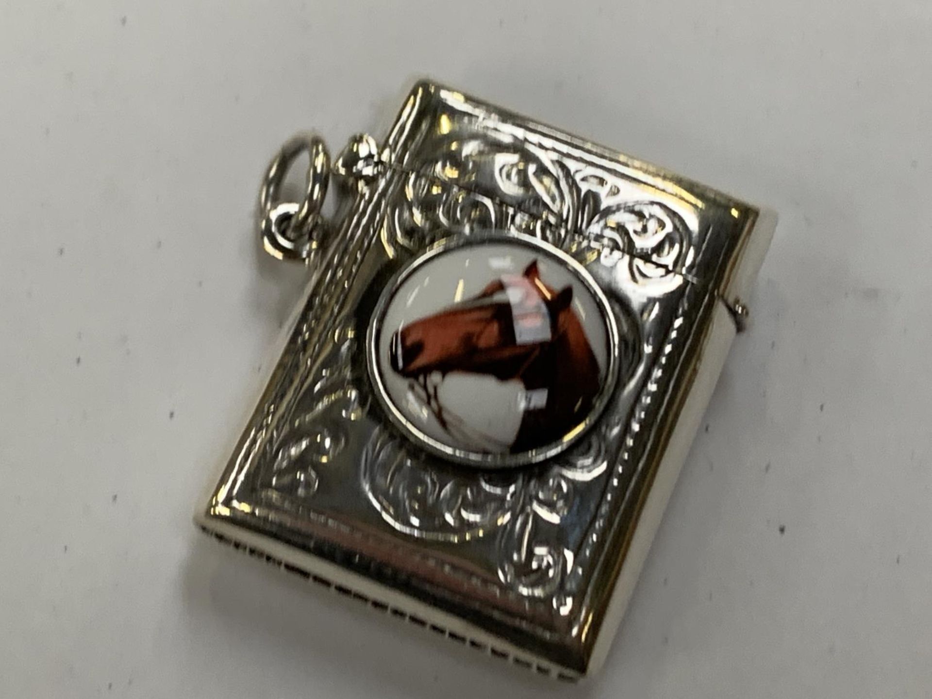 A SILVER VESTA CASE WITH PAINTED ENAMEL HORSE DESIGN - Image 3 of 3