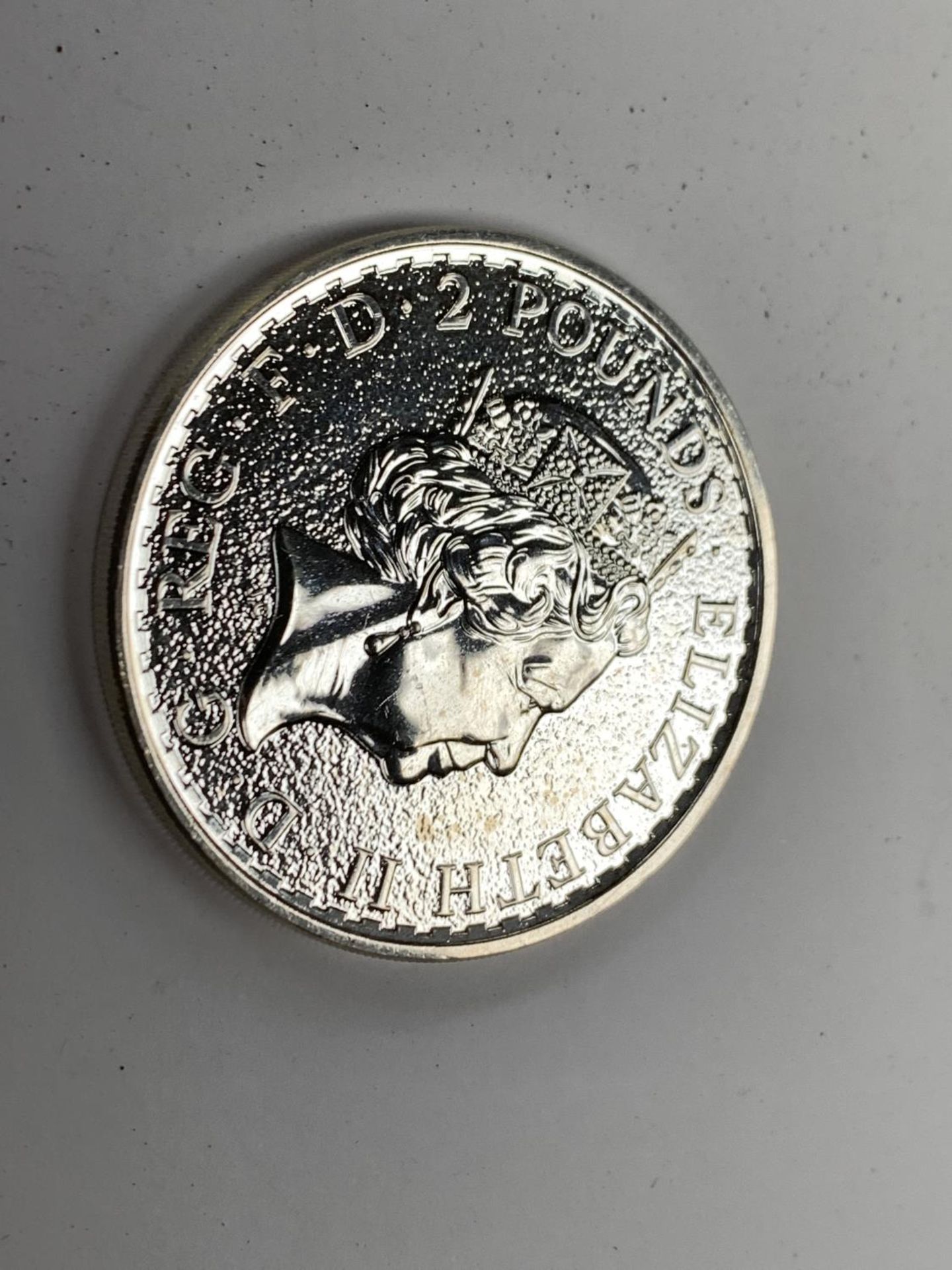 A SILVER 1 OZ BRITANNIA COIN