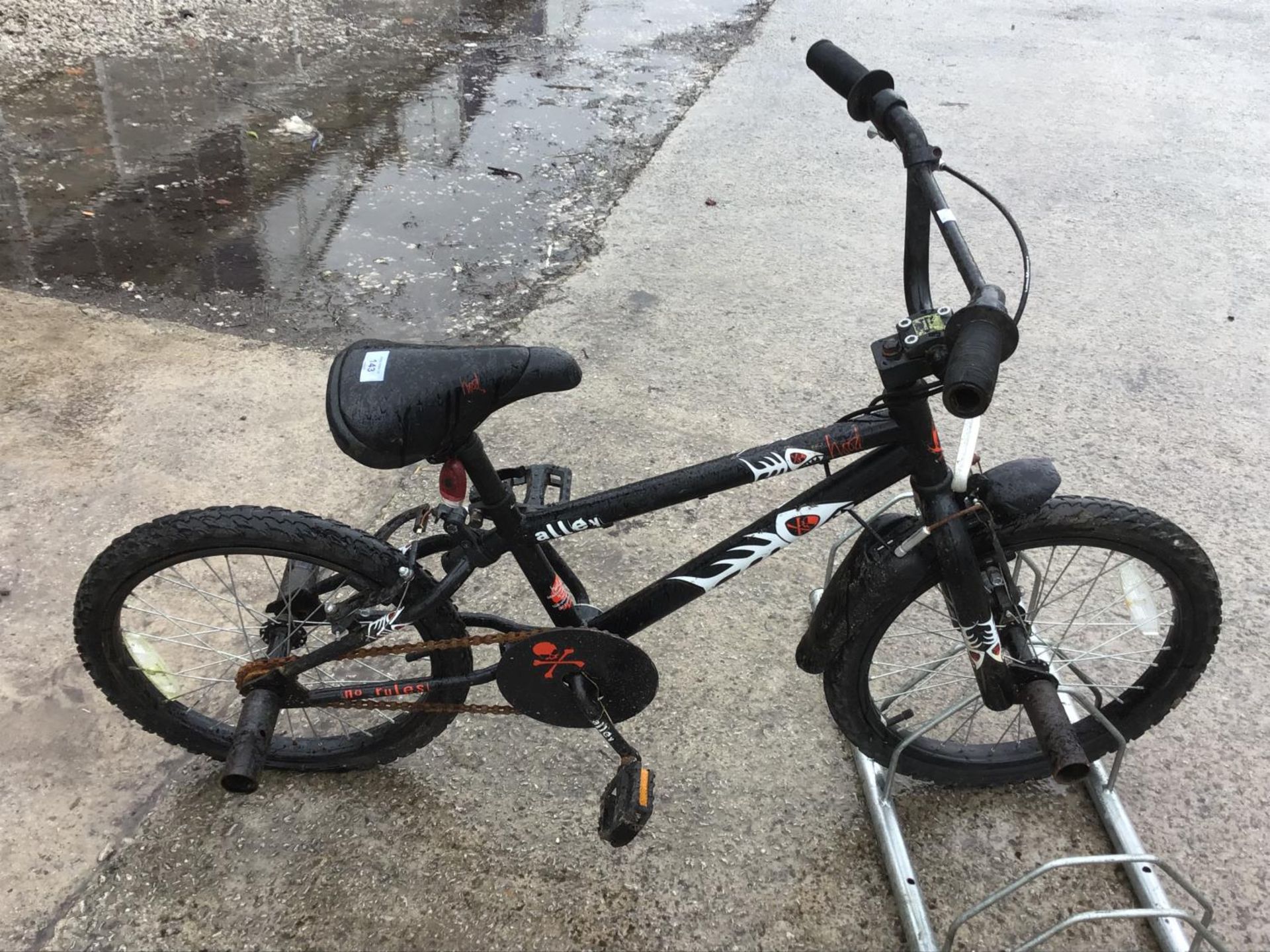 AN ALLEY BMX STUNT BIKE WITH FRONT AND REAR PEGS