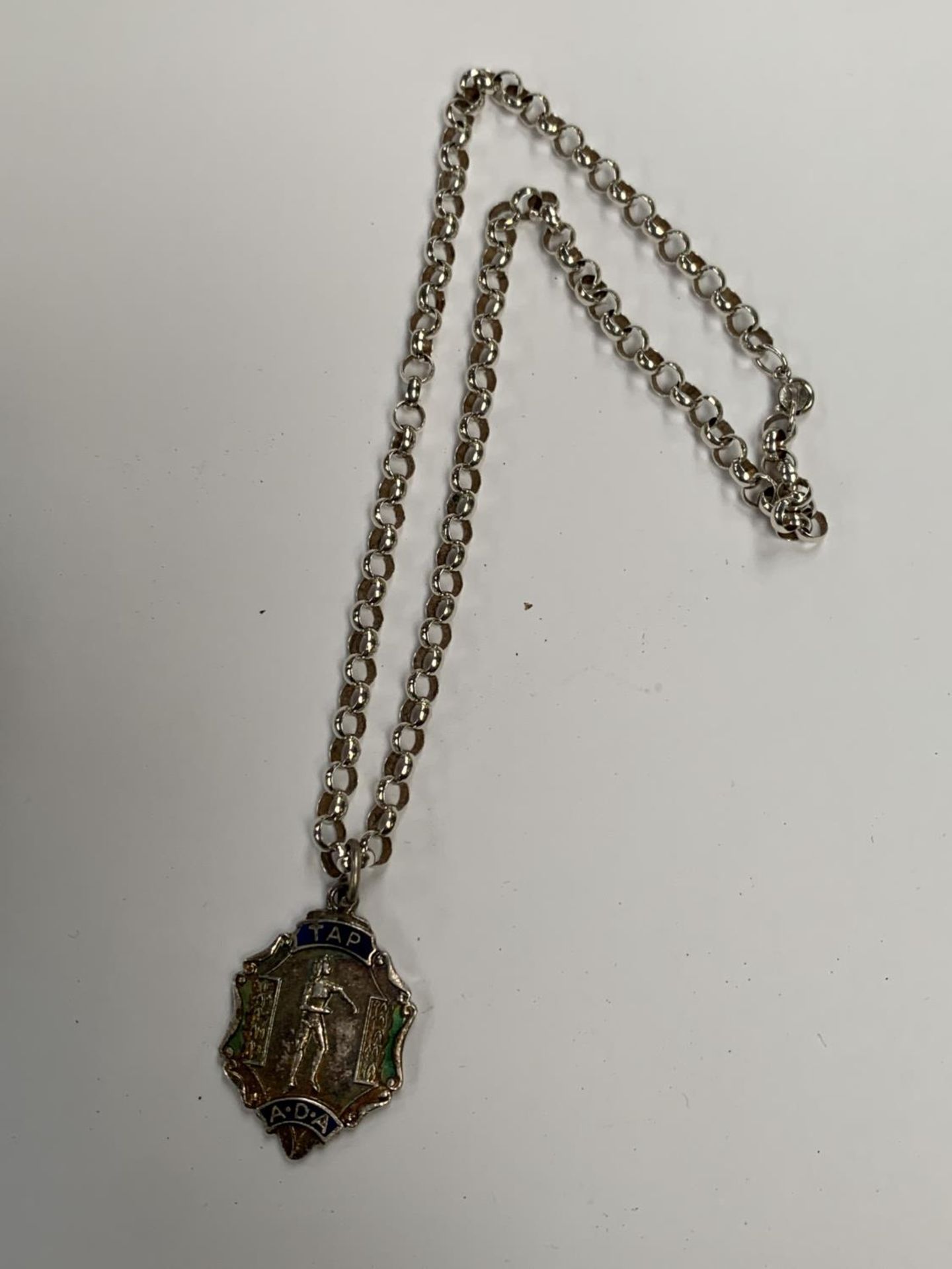 A SILVER CHAIN WITH SILVER PENDANT