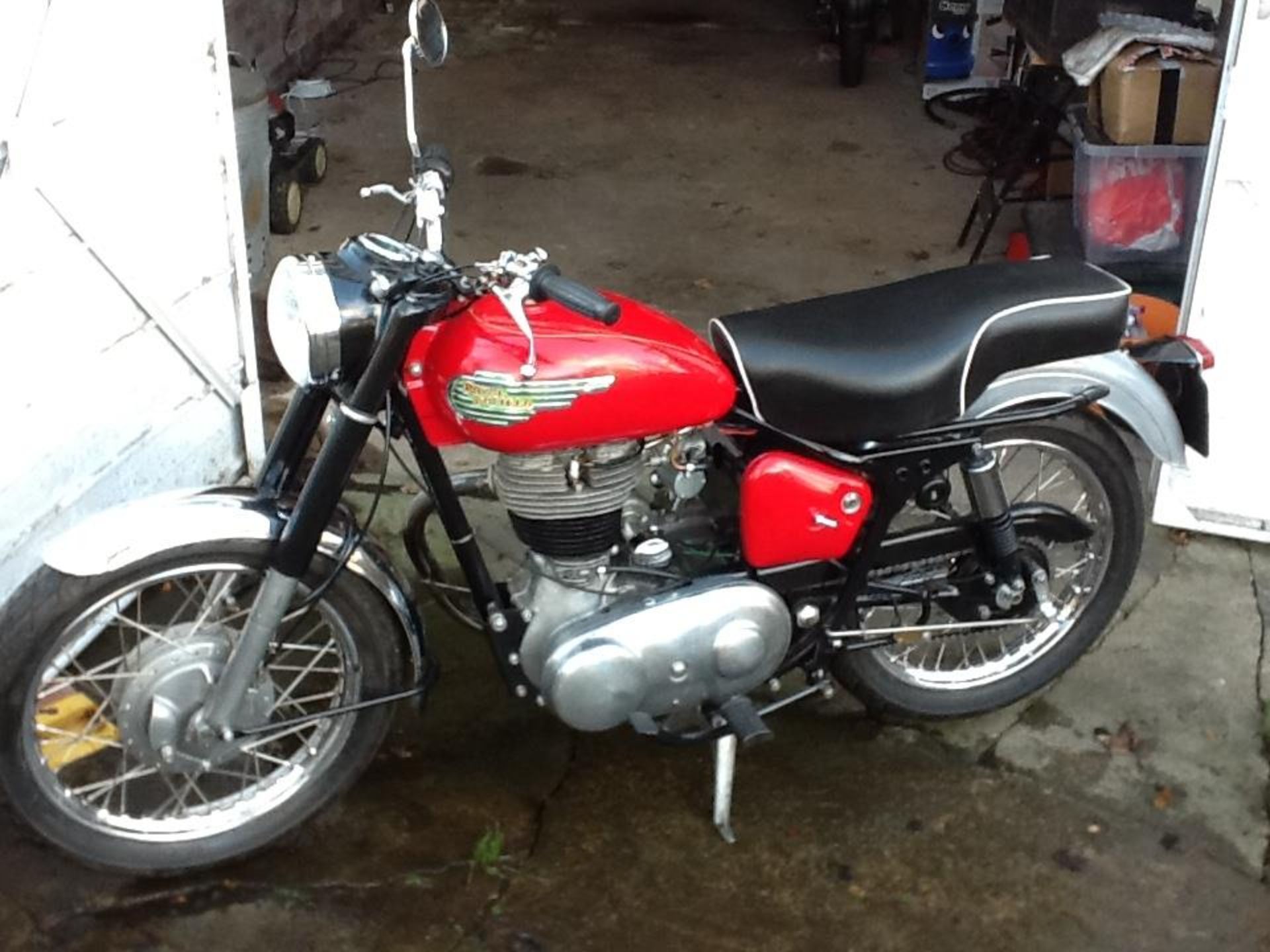 A 1959 ROYAL ENFIELD 350 CLIPPER MOTORCYCLE. THIS MACHINE LEFT THE FACTORY IN REDDITCH ON 6TH - Image 10 of 11